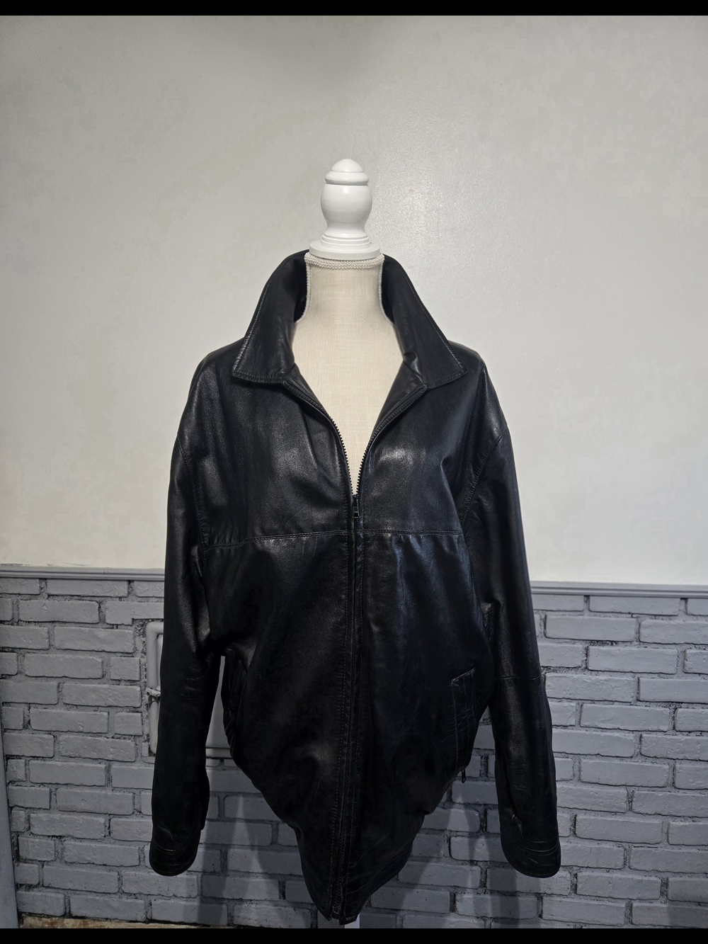 Men's Black Leather Bomber Jacket - Classic Zip Front